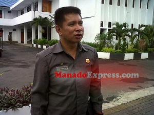 Ruas Jalan Pineleng Jadi TPA Liar